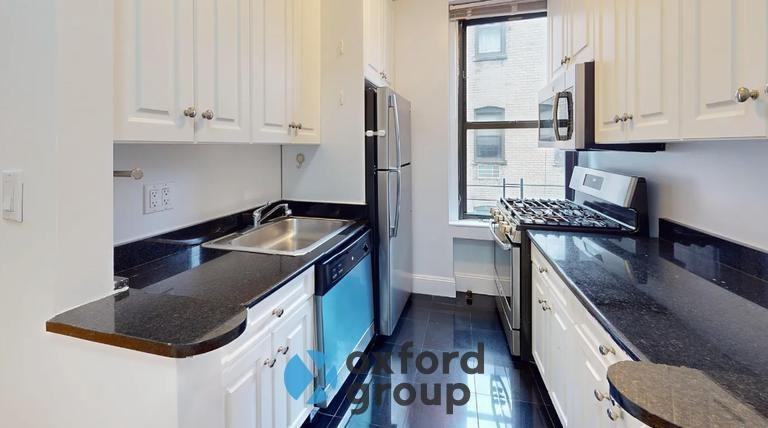 400 E 79th St - Photo 2 of 7