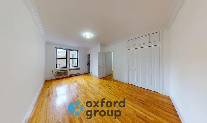 400 E 79th St - Photo 4 of 7