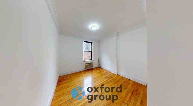 400 E 79th St - Photo 5 of 7