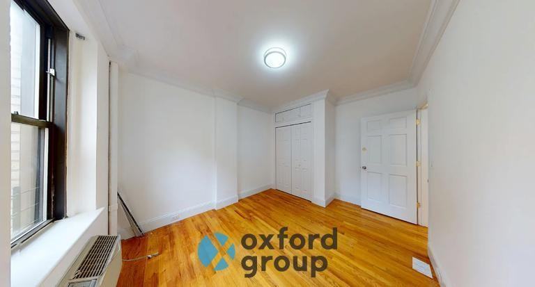 400 E 79th St - Photo 6 of 7