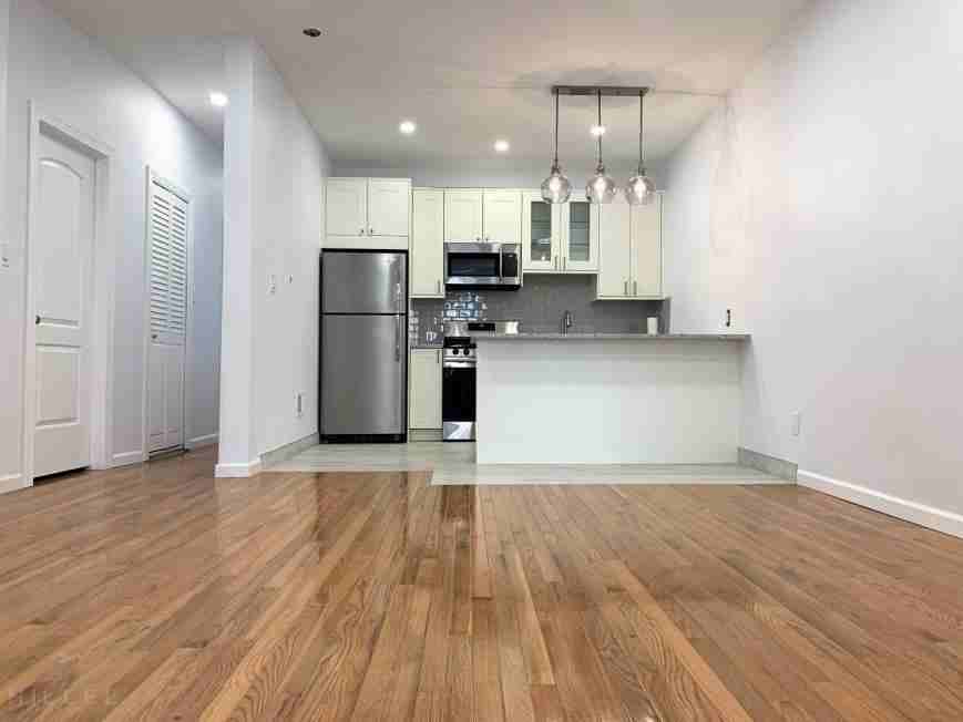 7508 62nd St - Photo 2 of 10
