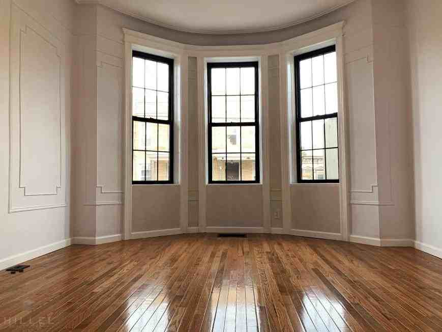 7508 62nd St - Photo 5 of 10