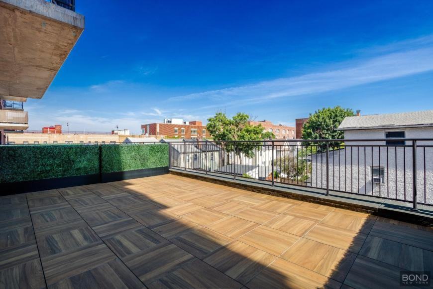 17802 Hillside Ave - Photo 5 of 10