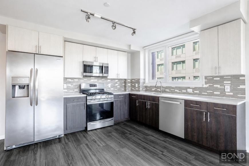 17802 Hillside Ave - Photo 6 of 10