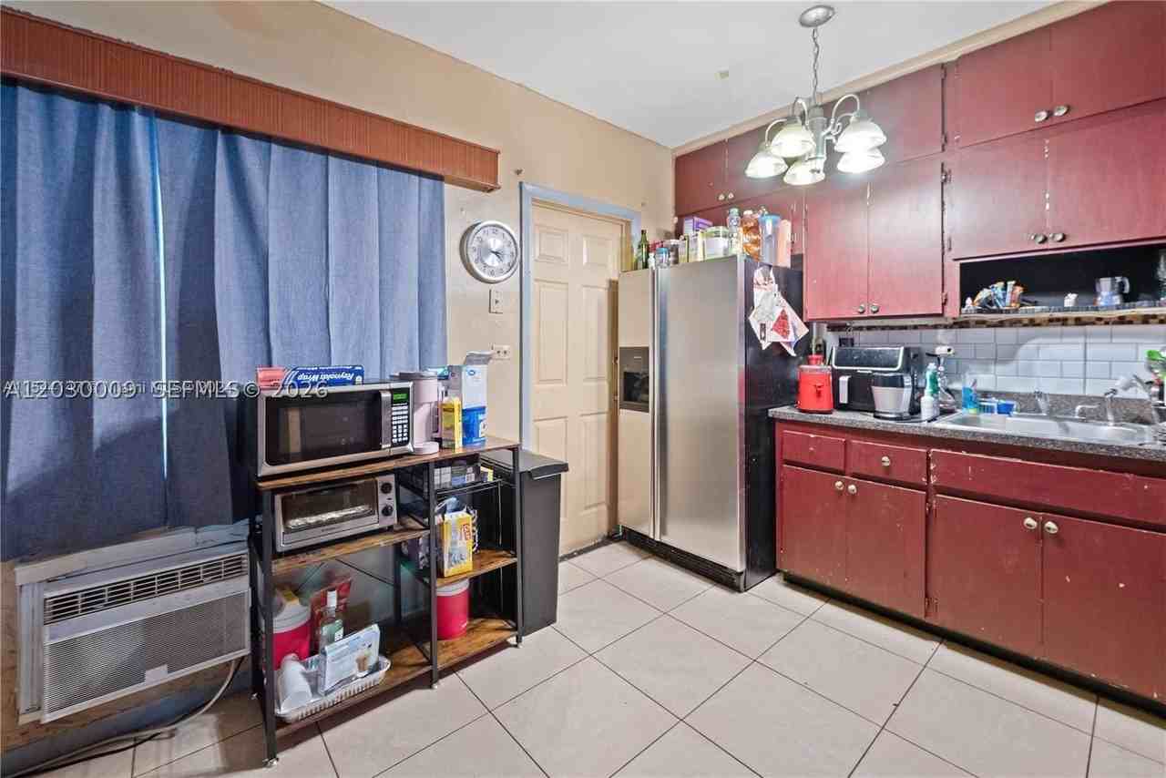 1226 Ne 112th St #1226 - Photo 5 of 10