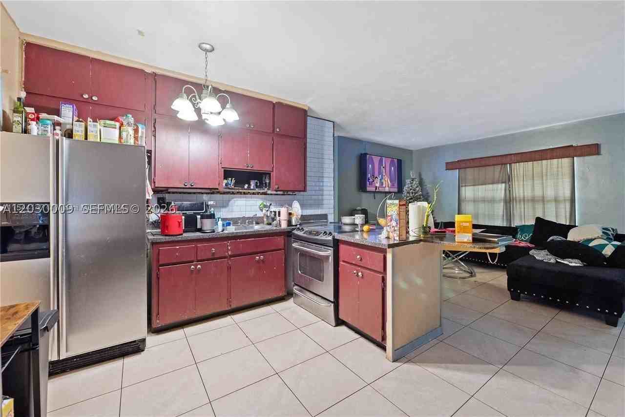 1226 Ne 112th St #1226 - Photo 6 of 10