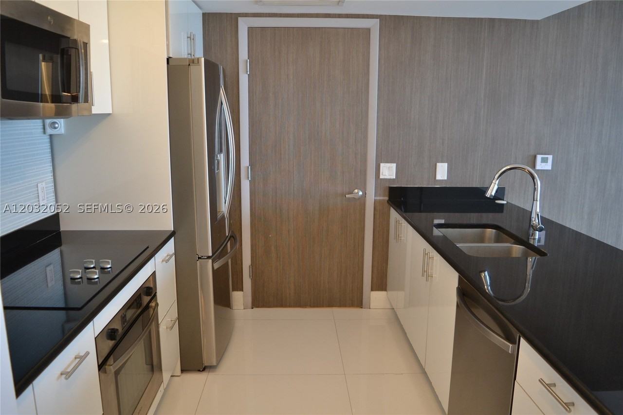 50 Biscayne Blvd #1408 - Photo 4 of 41