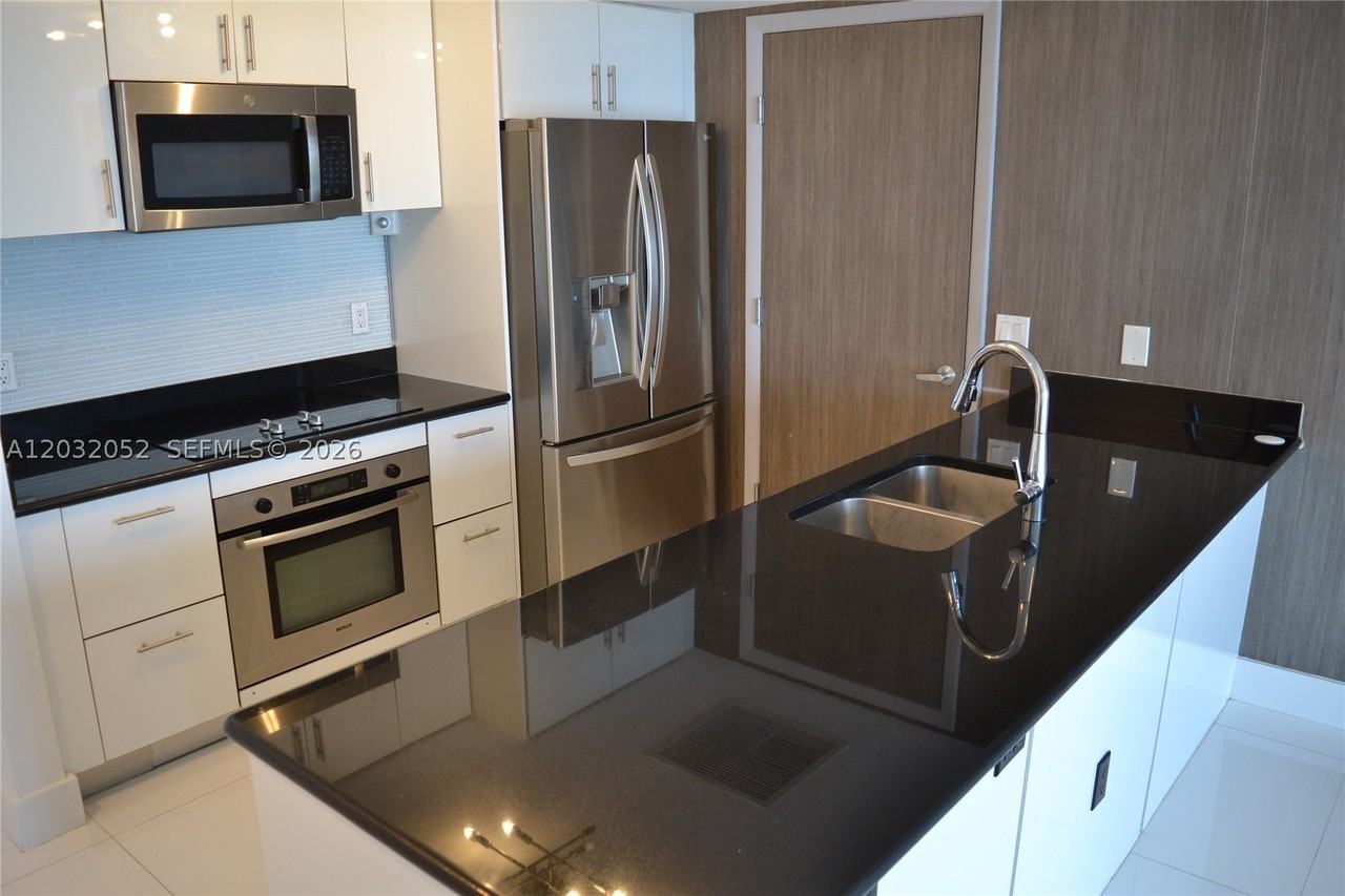 50 Biscayne Blvd #1408 - Photo 5 of 41
