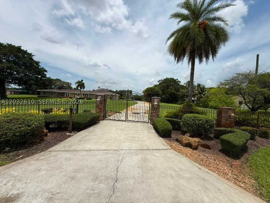 17501 Sw 54th St - Photo 3 of 46