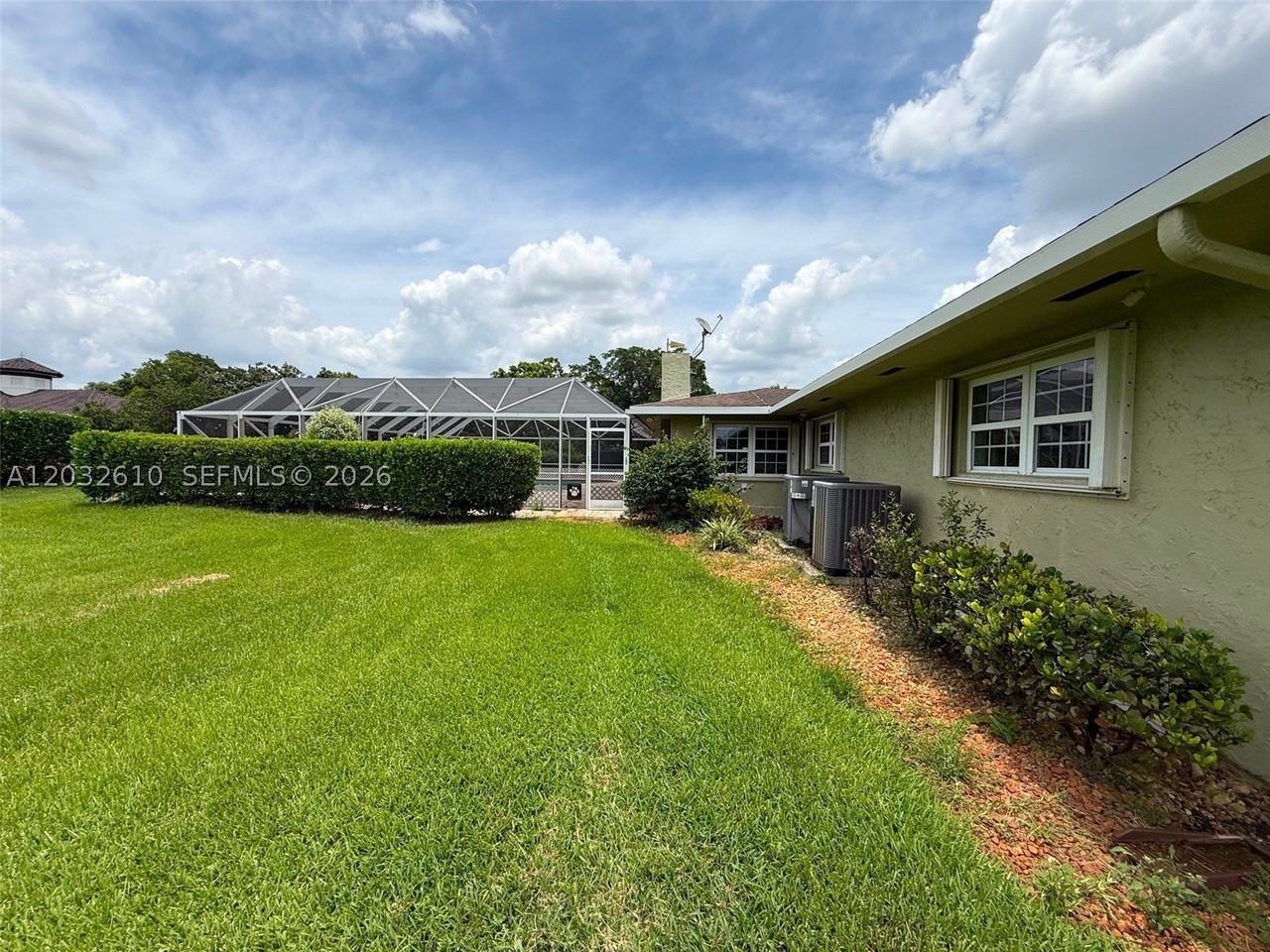 17501 Sw 54th St - Photo 5 of 46