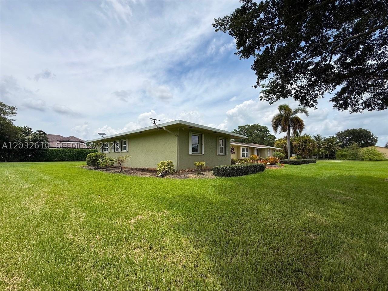 17501 Sw 54th St - Photo 6 of 46
