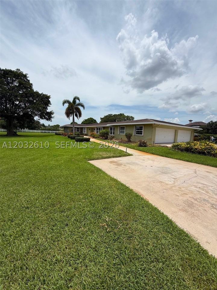 17501 Sw 54th St - Photo 7 of 46