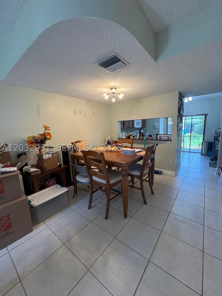 16682 Hemingway Dr - Photo 4 of 27