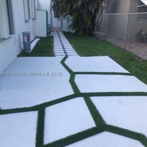 3244 Sw 3rd St #L - Photo 4 of 6