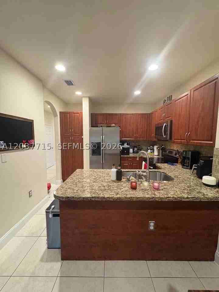 280 Las Brisas Cir #280 - Photo 5 of 35