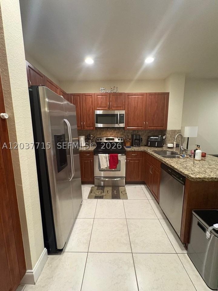280 Las Brisas Cir #280 - Photo 6 of 35