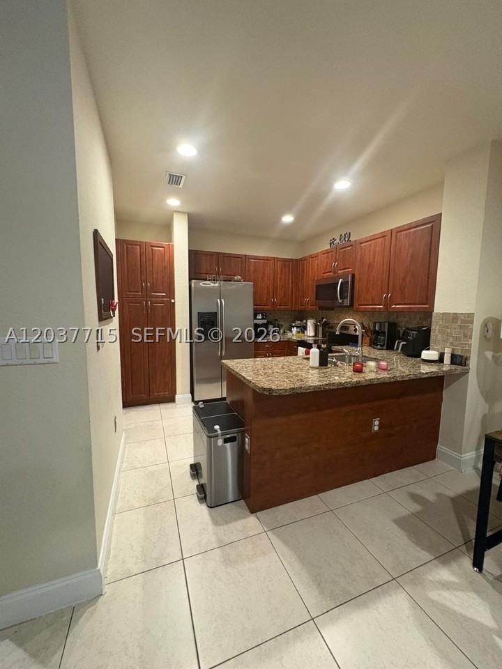 280 Las Brisas Cir #280 - Photo 7 of 35