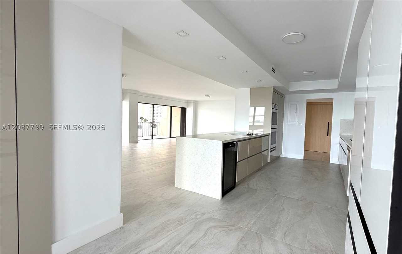 1800 Ne 114th St #604 - Photo 5 of 29
