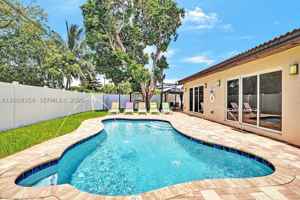 featured image of 1318 Washington St #0