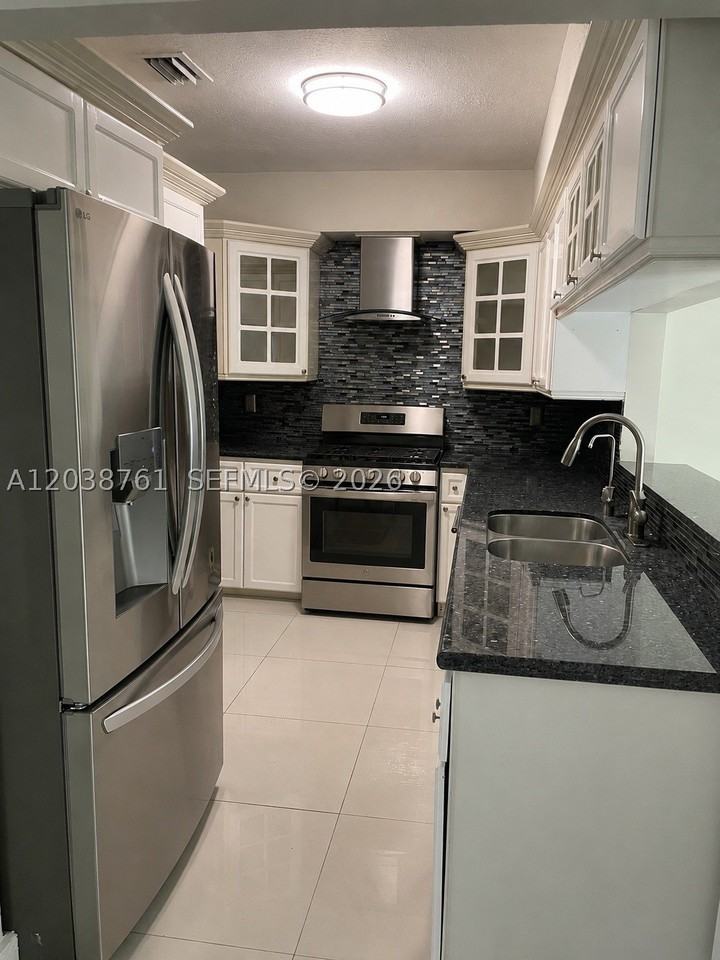 6129 Sw 28th St - Photo 4 of 19