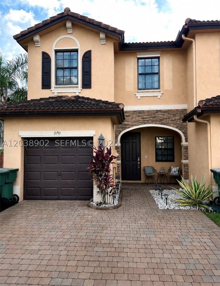 370 Ne 37th Pl