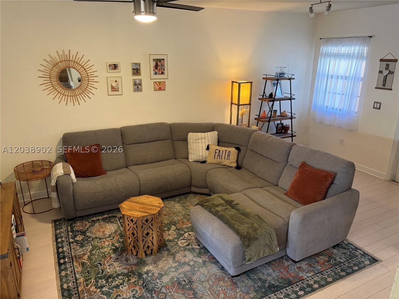 370 Ne 37th Pl - Photo 5 of 27