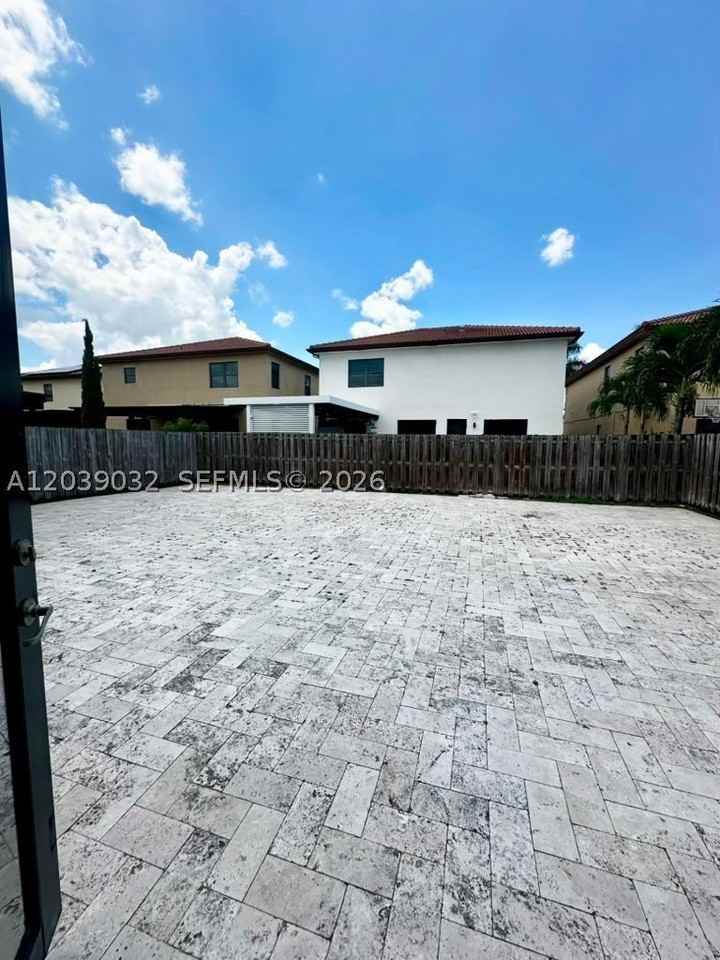9825 Nw 86th Ter - Photo 7 of 13