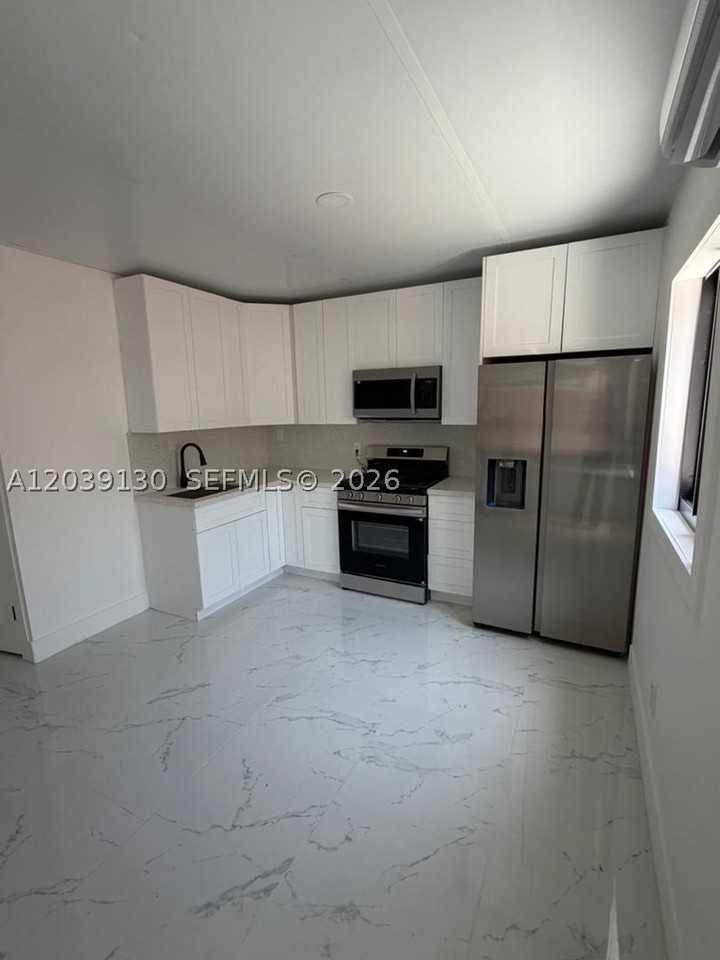 1230 Nw 135th St - Photo 3 of 6