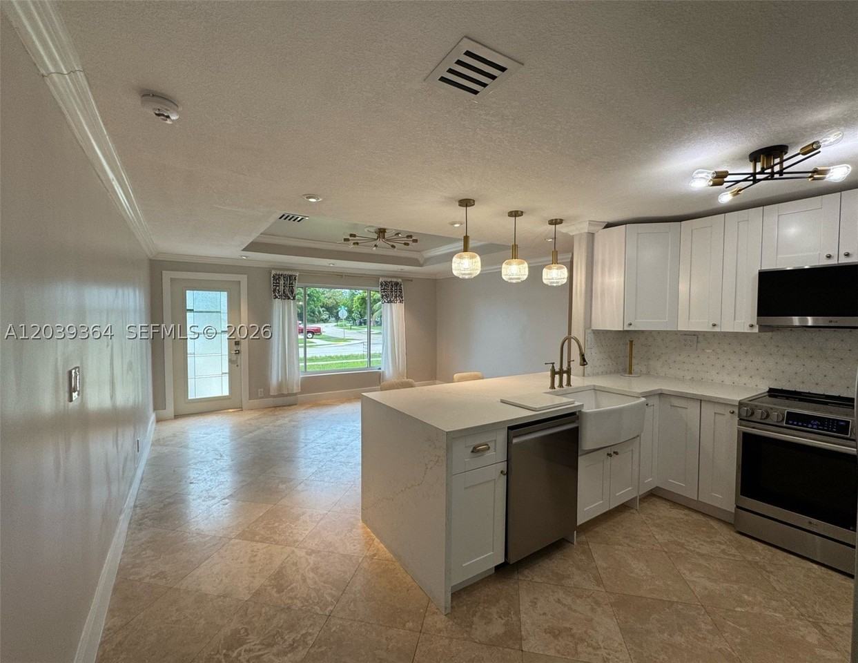 2181 Sw 50th Ave - Photo 4 of 22