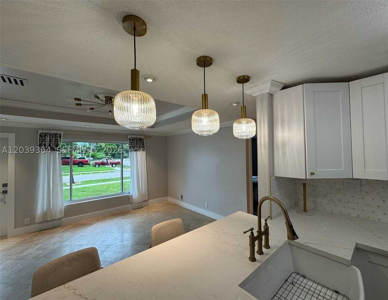 2181 Sw 50th Ave - Photo 6 of 22