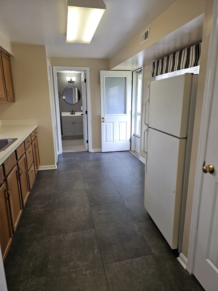 208 E Main St #1 - Photo 6 of 30