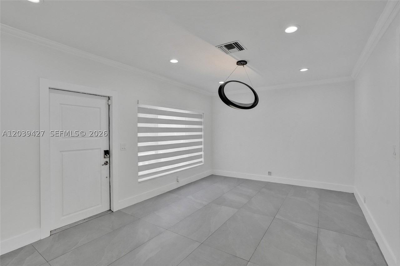 213 Ne 43rd St #213 - Photo 7 of 50