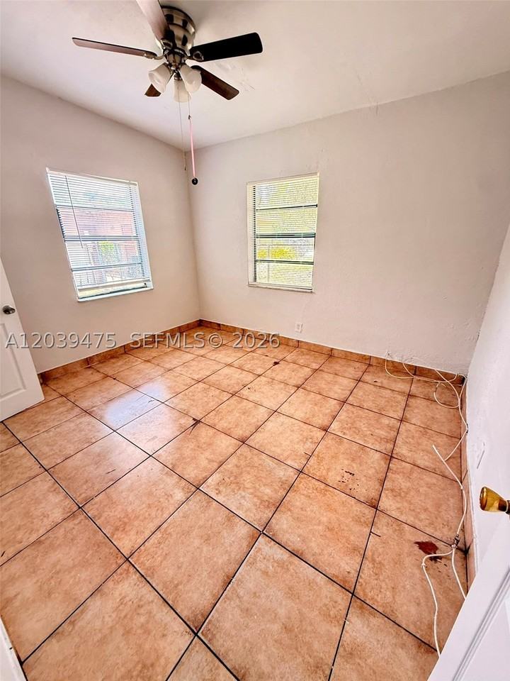 204 Nw 28th Ave - Photo 4 of 11