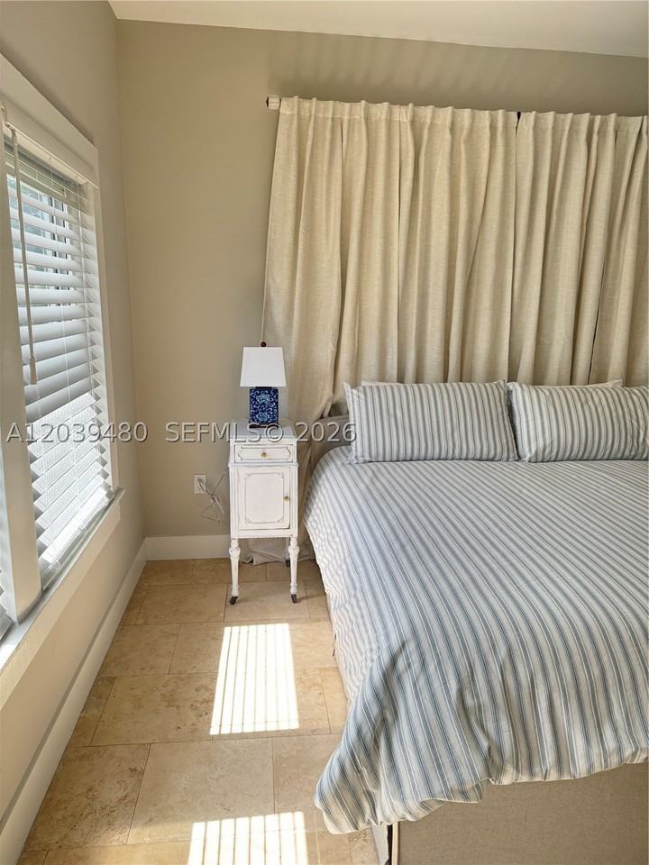 2434 Sw 15th St #2434 - Photo 7 of 25