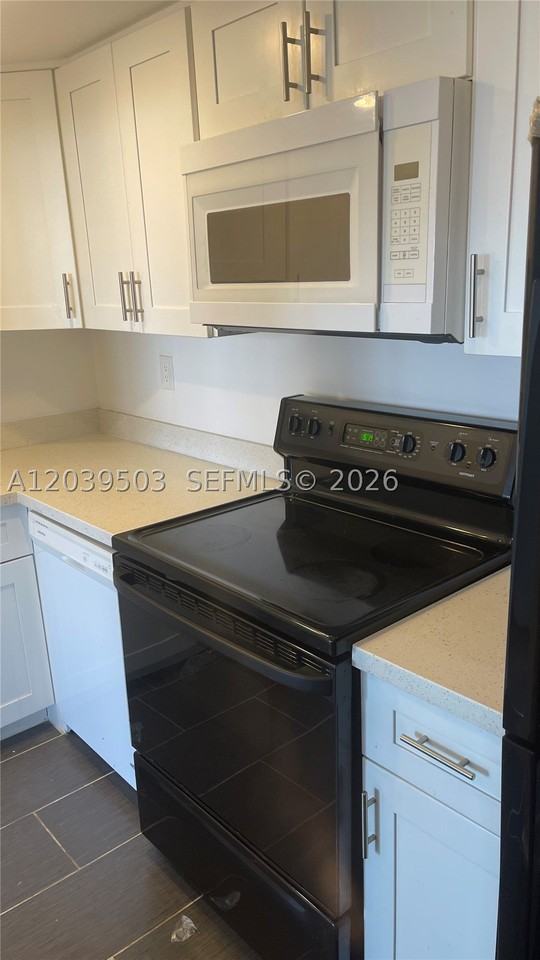 1440 Brickell Bay Dr #508 - Photo 6 of 22