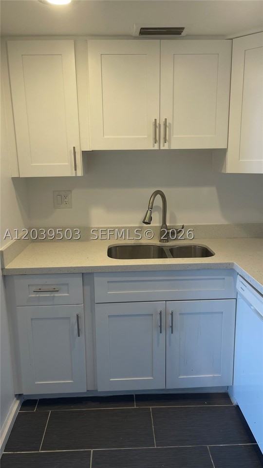 1440 Brickell Bay Dr #508 - Photo 7 of 22