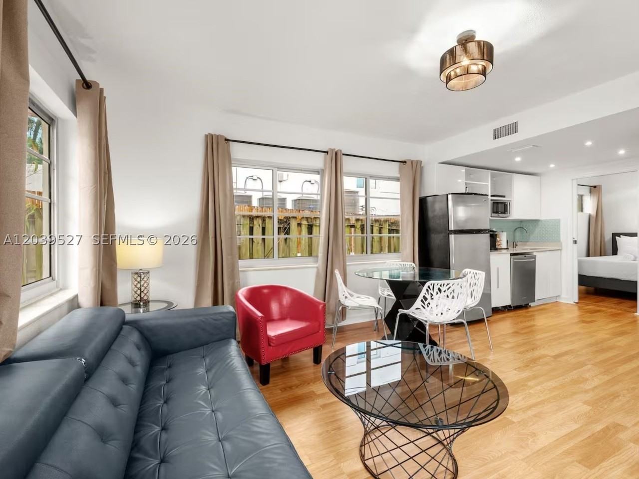 1034 Michigan Ave #E - Photo 3 of 17