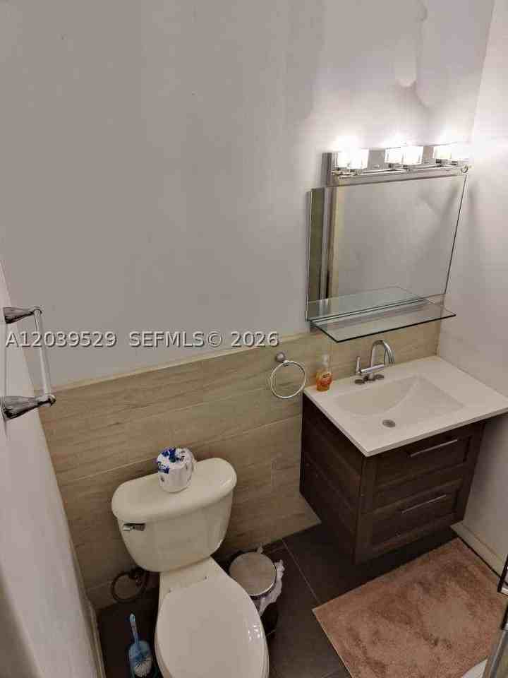 1279 Ne 180th St #1 - Photo 5 of 9