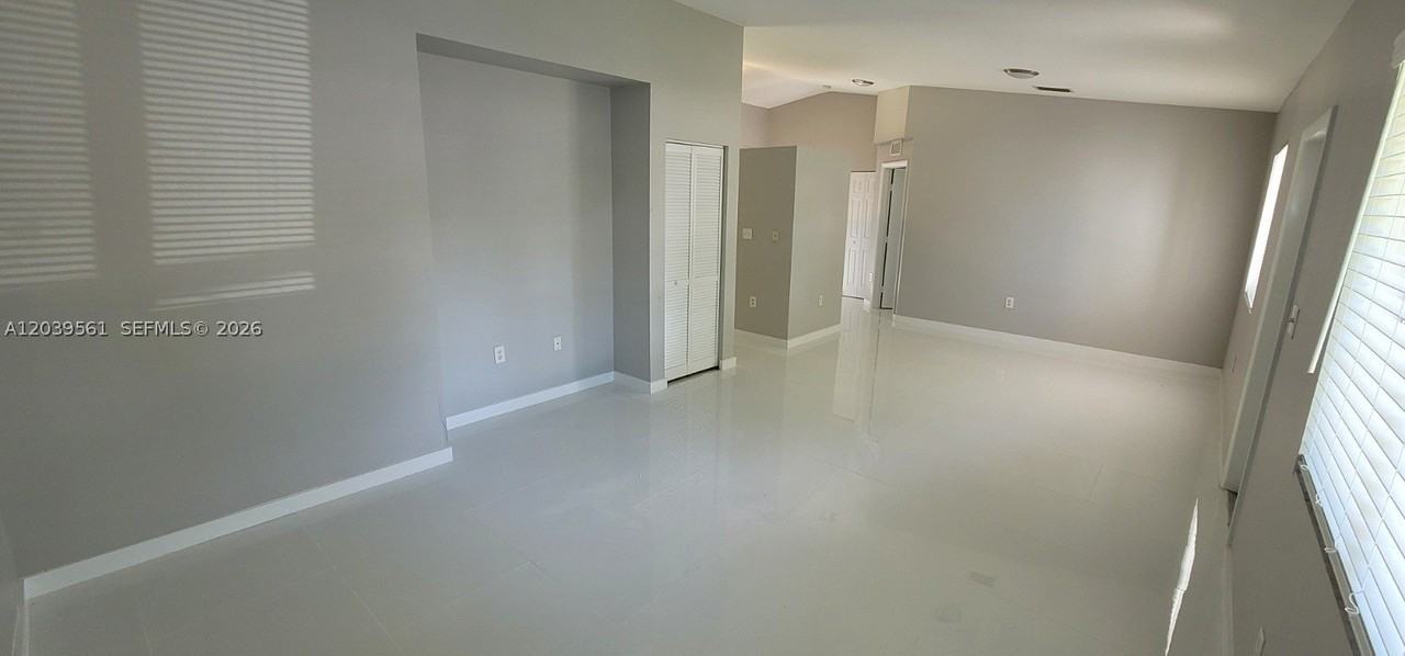 10250 Sw 173rd Ter - Photo 5 of 19