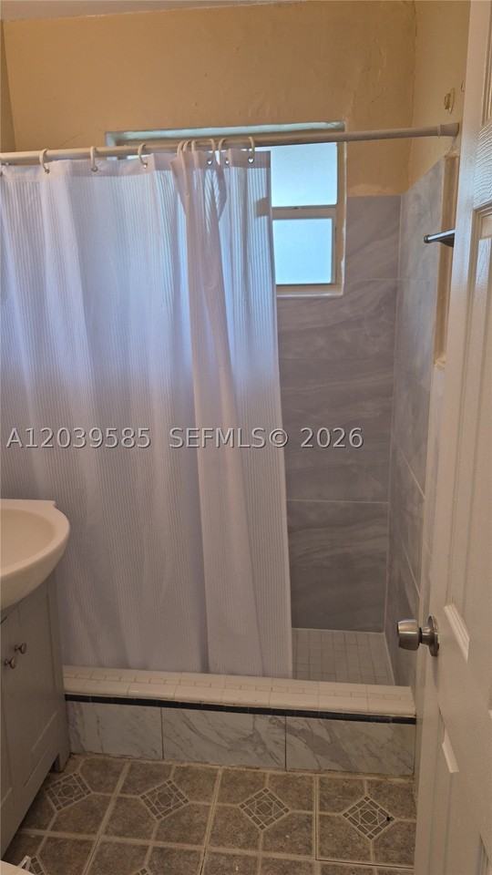 704 Se 21st St #4 - Photo 7 of 10
