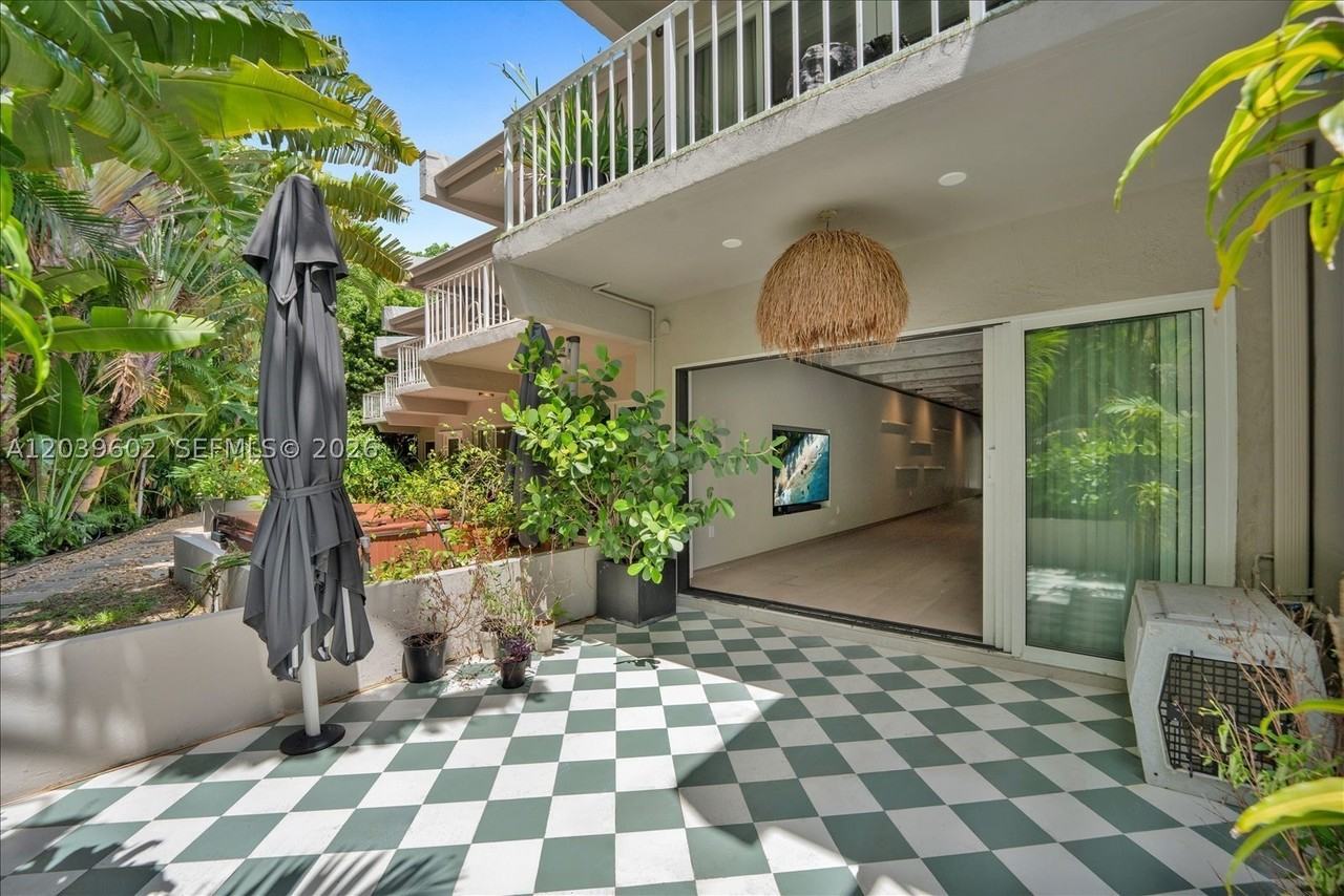 6011 N Bayshore Dr #8D - Photo 3 of 36