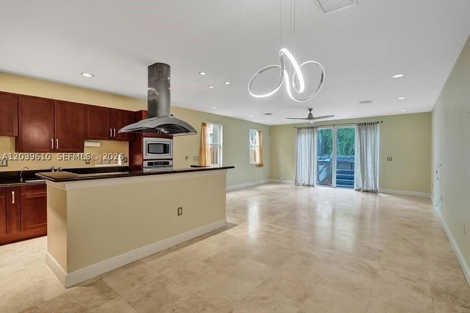 409 Sw 5th St #1 - Photo 2 of 15