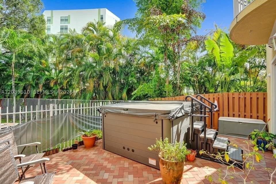 409 Sw 5th St #1 - Photo 5 of 15