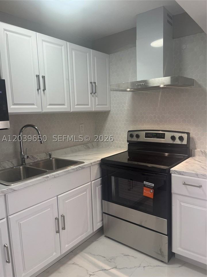 5909 Sw 36th Ct #14 - Photo 4 of 24