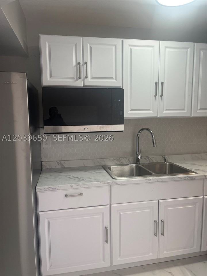 5909 Sw 36th Ct #14 - Photo 5 of 24