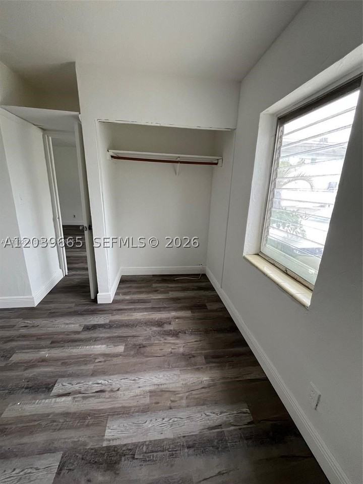 2035 Dewey St #3 - Photo 3 of 6