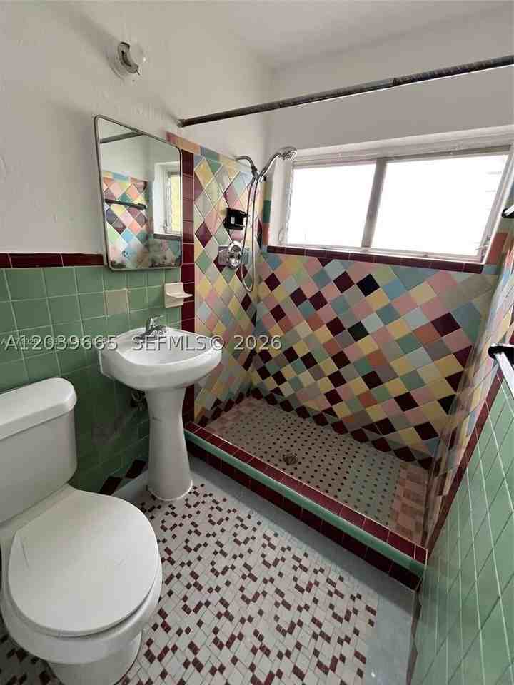 2035 Dewey St #3 - Photo 6 of 6