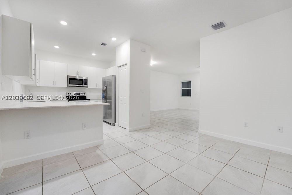 2615 Se 11th St #2615 - Photo 7 of 20