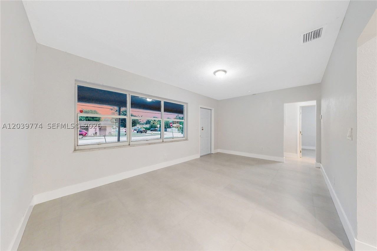 11702 Nw 1st Ave #11702 - Photo 5 of 25