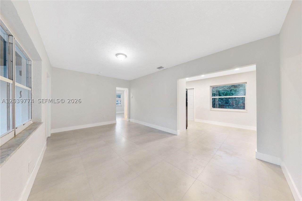 11702 Nw 1st Ave #11702 - Photo 6 of 25
